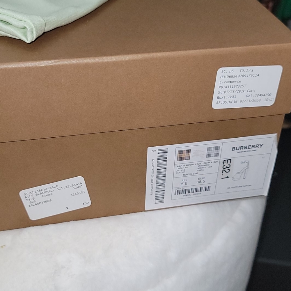 Burberry Camel Plarforms - Picture 10 of 10